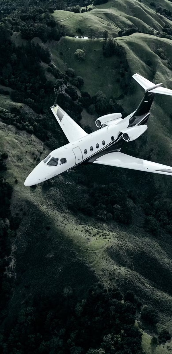 Phenom 300 Vertical